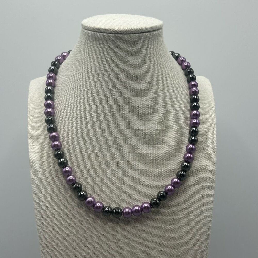 NWOT Womens Black Natural Violet Pearl Beaded Necklace 18 Inches Magnetic Clasps